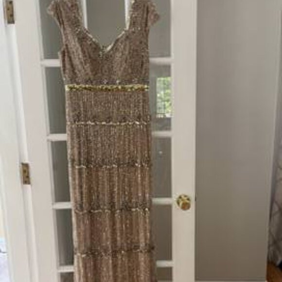 Mac Dugal gown - Picture 2 of 6